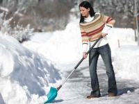 Лопаты для снега и скреперы